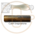 czerń brązowiona